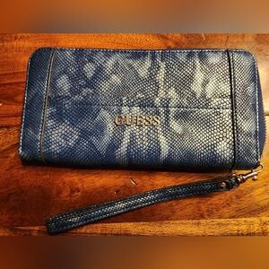 GUESS Large Laurel Snakeskin Patterned Zip Around Wallet Wristlet Blue NWOT